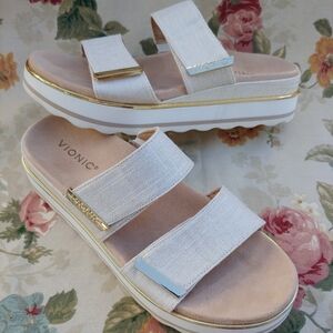 Vionic Brandie Canvas Platform Sandals in Cream Metalic Linen Women's size 9.5